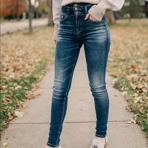 KanCan Signature Kurvy Ultra High Rise Jeans